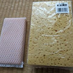 台所スポンジ15cm×8cm位、浴槽スポンジ16cm×10cm位