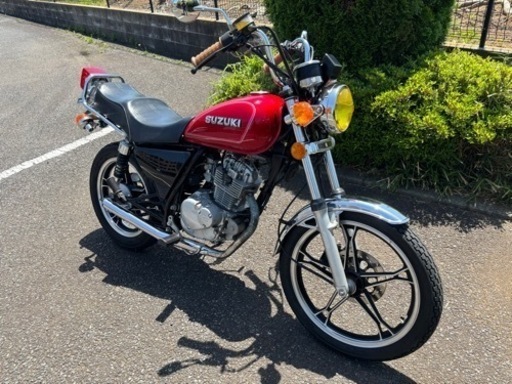 スズキ　GN125H カスタム　赤　弾丸マフラー　旧車スタイル　吸い込み