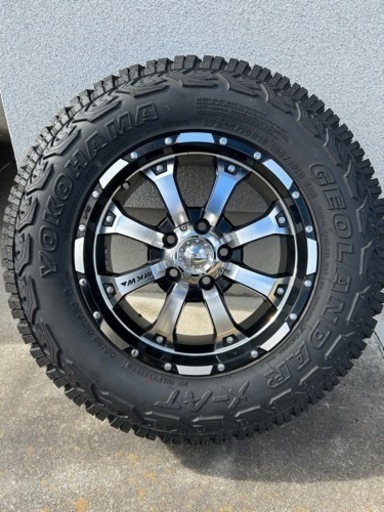 車のパーツ タイヤ、ホイール