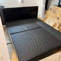 クイーンベッド黒　中古美品
