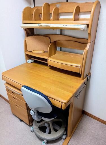 学習机とキャスターワゴン