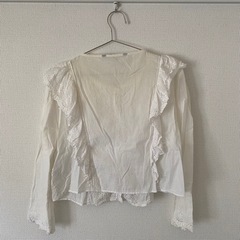 【ZARA】フリルシャツ　Lサイズの画像