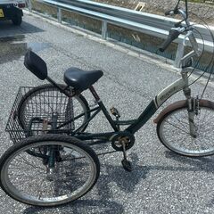 ガレージセール２点の価格　24インチ　３輪　自転車　ギヤ付　エア...