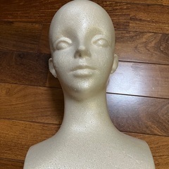 帽子やウィッグを置く物として使用してました