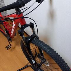 TREK トレック MARLIN 6 マーリン 2019年モデル サイズML赤白の画像