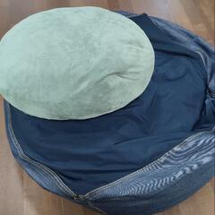 無印良品 クッションセット 大きい方は替えカバー付き！の画像