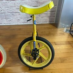 【完売御礼】【小学生用】新古 子供用一輪車 16型 黄色 車輪プ...