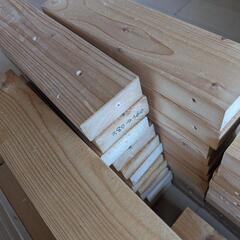 2x4木材たくさん。DIYのほか、キャンプの薪、焚き木にもどうぞ　の画像