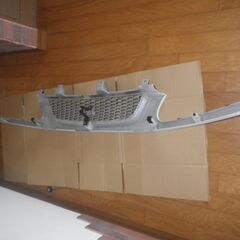 【値下げ】三菱純正 デリカスペースギア フロントグリルの画像