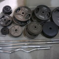 【格安中古】バーベル＆プレートセット　プレート約180kg、バーベルシャフト2本、EZバー、トライセップバー、ストレートバーの画像