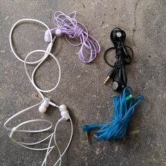 イヤホン4つ😚😚😚　なかなか美品です😁