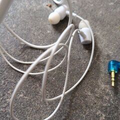イヤホン4つ😚😚😚　なかなか美品です😁の画像