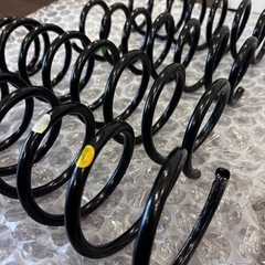 ジムニーJB64 純正 サスペンション コイルスプリング　ブレーキホースの画像