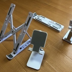 （新品未使用）アイフォン用　アイパッド用　　スタンド　合計４個の画像