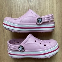 ※値下げ！※【状態良】crocs 女の子用サンダルの画像