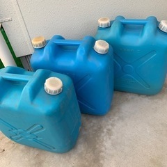 灯油缶３個の画像