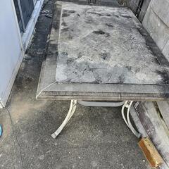 ガーデンテーブル　庭　大理石