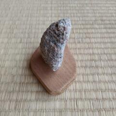 【２１０g！希少！】南極の石（小）手作りの台座付きの画像
