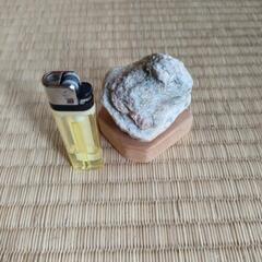 【１６０g！希少！】南極の石（小）手作りの台座付きの画像