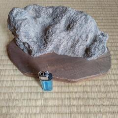【２．５ｋｇ！希少！】南極の石（中）手作りの台座付きの画像