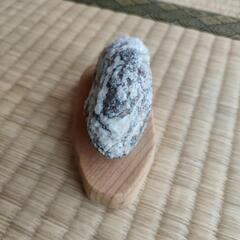 【１７０g！希少！】南極の石（小）手作りの台座付きの画像