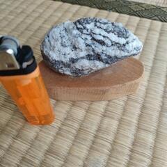 【１７０g！希少！】南極の石（小）手作りの台座付きの画像