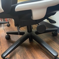 【お譲り先決定】【急募】オフィスチェアの画像