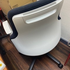 【お譲り先決定】【急募】オフィスチェアの画像