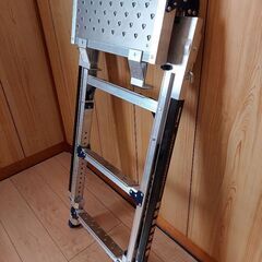 ４tトラック専用昇降梯子