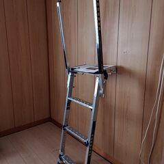４tトラック専用昇降梯子