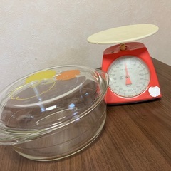 昭和レトロ ヴィンテージ　花柄　パイレックス　耐熱ガラス鍋　PYREX 日本製　+タニタ計量器　イワキガラス レトロポップ　岩城硝子　キャセロールの画像