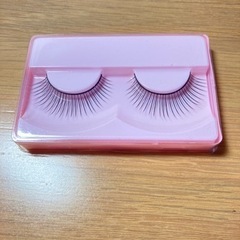 【決まりました】つけまつ毛4セット＋たっぷり25本の専用接着剤付きの画像