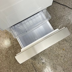 ☑︎ご成約済み🤝 SHARP 一人暮らし冷蔵庫✨ 上品なホワイトガラス🫧 の画像