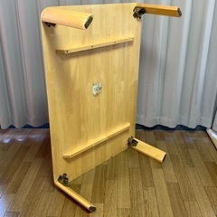 折りたたみテーブルの画像