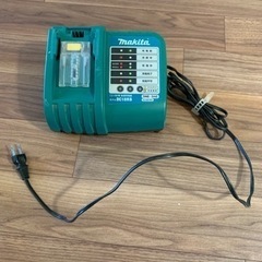 マキタのバッテリー充電器
