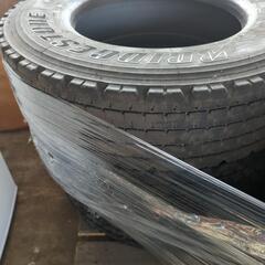 車のパーツ タイヤ、ホイールの画像