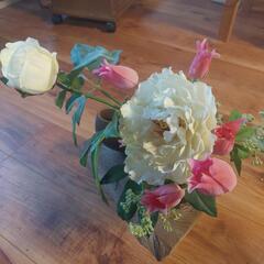 花瓶プラス造花の画像