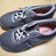 アシックス　ウォーキングシューズ　７０００円ぐらいの品