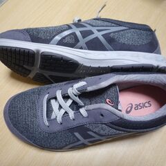 アシックス　ウォーキングシューズ　７０００円ぐらいの品の画像
