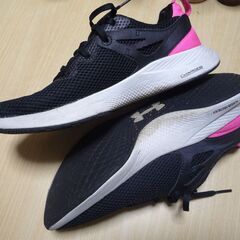 アンダーアーマー　チャージドブレス　７０００円ぐらいの品の画像