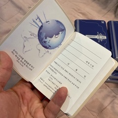 聖書。韓国語と英語です。ポケットサイズ。12冊の画像