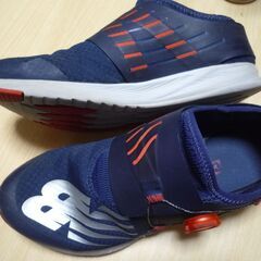 ニューバランス　メッシュ軽量シューズ　８０００円くらいの品の画像