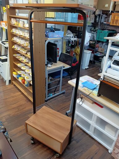 ハンガーラック　サイズ（約）幅60×奥40×高165　　■近隣配送無料 買取GO‼　栄和店
