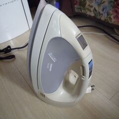 東芝アイロン　７０００円ぐらいの品