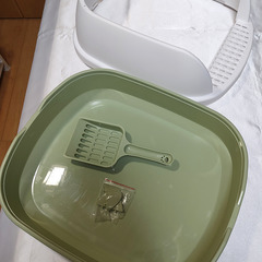 【新品未使用】キャットフード、猫砂、猫用トイレの画像