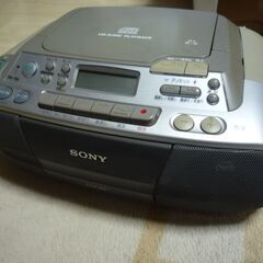 ｓｏｎｙ　ポータブルｃｄ＆カセットプレーヤー　８０００円ぐらいの品