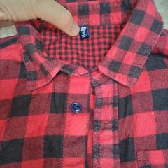 赤チェック柄シャツ　120cm　ユニクロ　子供用品 キッズ用品 子供服の画像