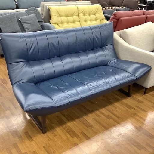 1時間の無料軽トラック貸出サービス！2.5人掛けレザーソファーのご紹介!