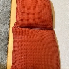 クッション２つ