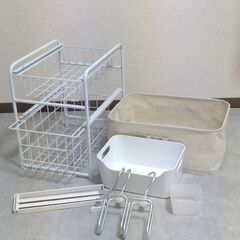 スチール収納棚　無印収納ボックス　など